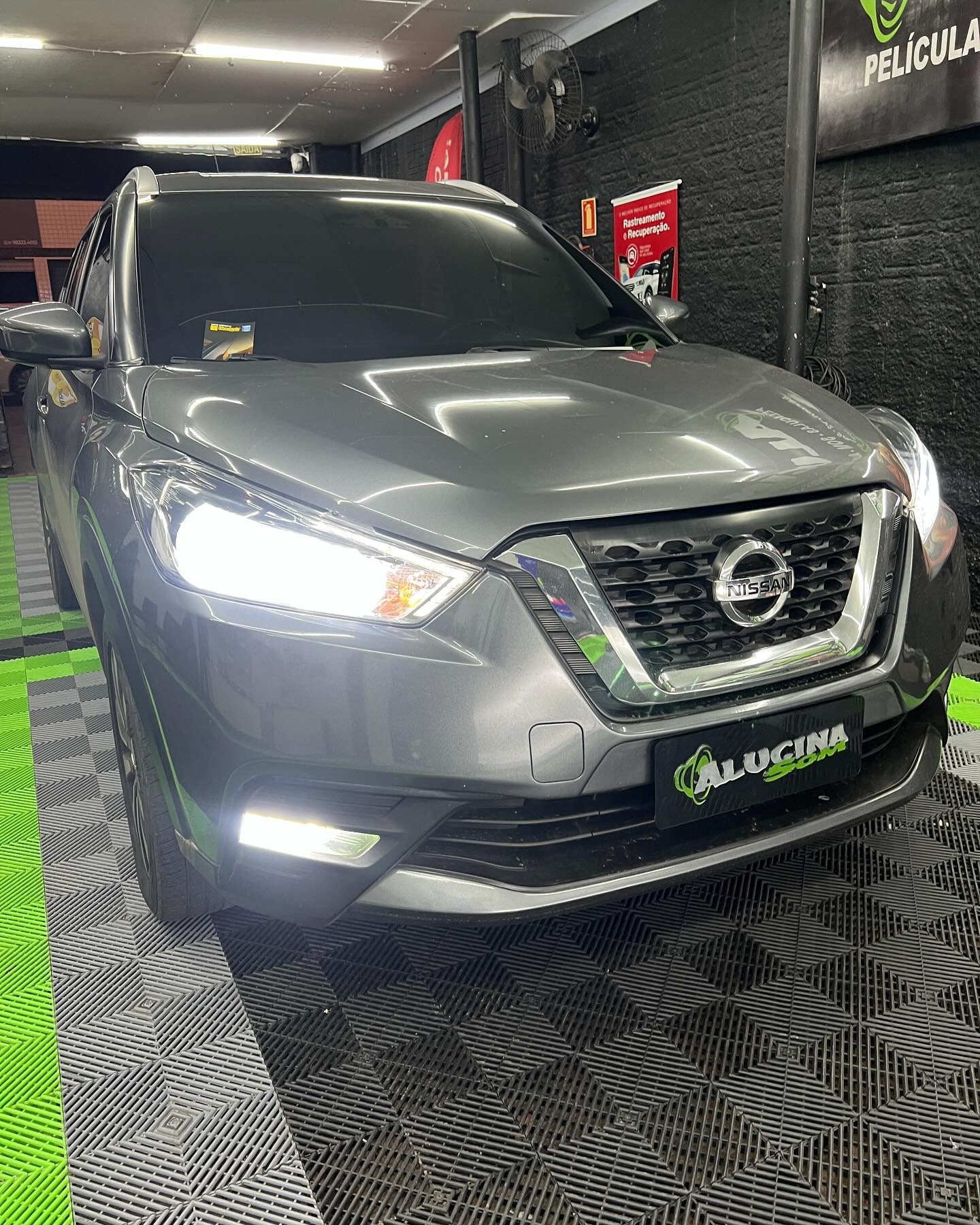 Nissan Kicks finalizado na área de aplicação de películas